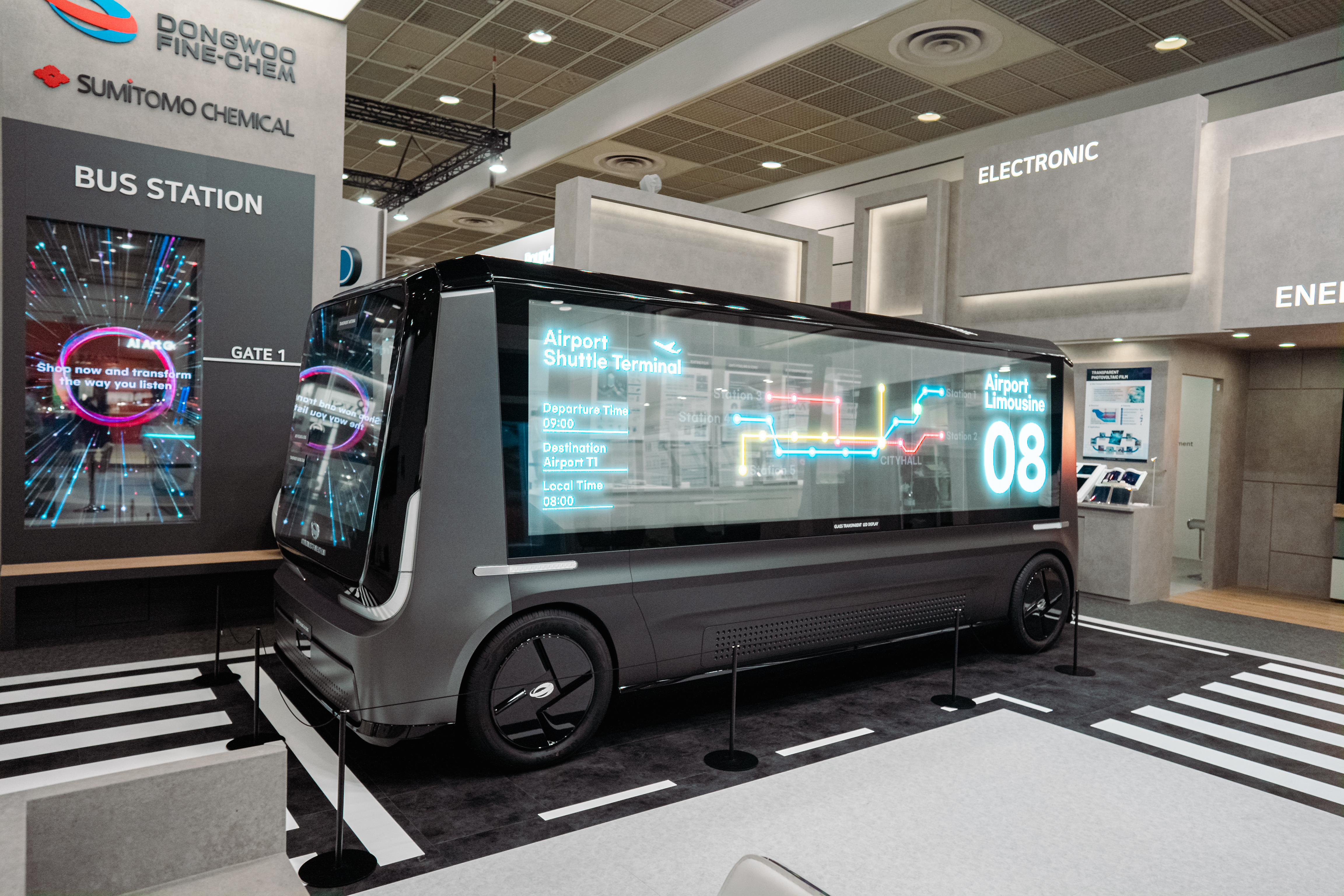 次世代透明ディスプレイで、新たなデジタル屋外広告を実現～微細加工 